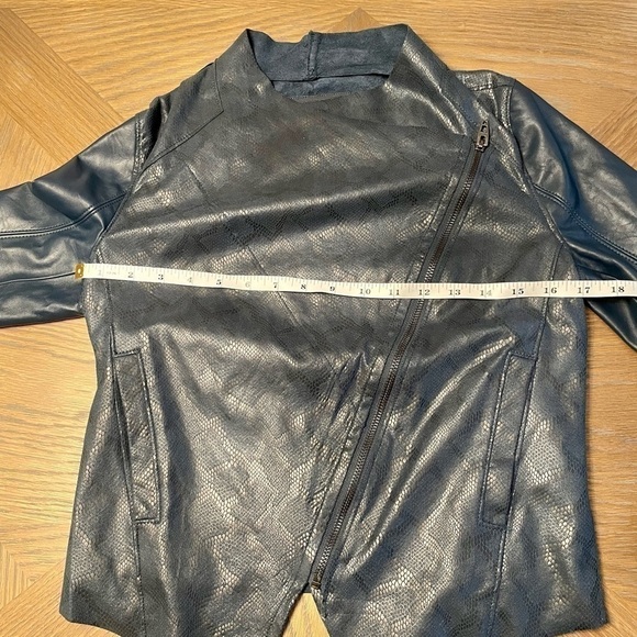 ANTHROPOLOGIE blank NYC blue snake faux leather jacket - Picture 11 of 11